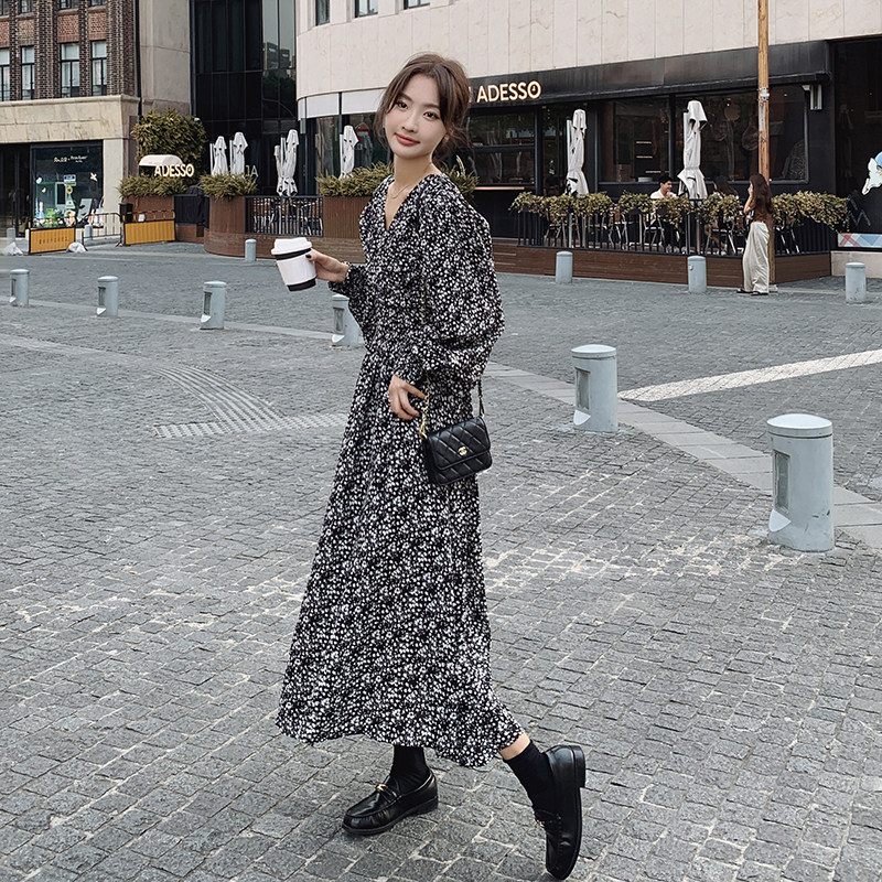 茶歇法式v领碎花连衣裙女春秋2025年新款高级感气质收腰显瘦长裙,女装连衣裙,浙宝088
