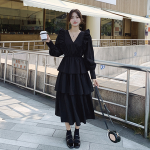 法式黑色v领长袖连衣裙女2024秋季新款高级感收腰显瘦荷叶边长裙图片