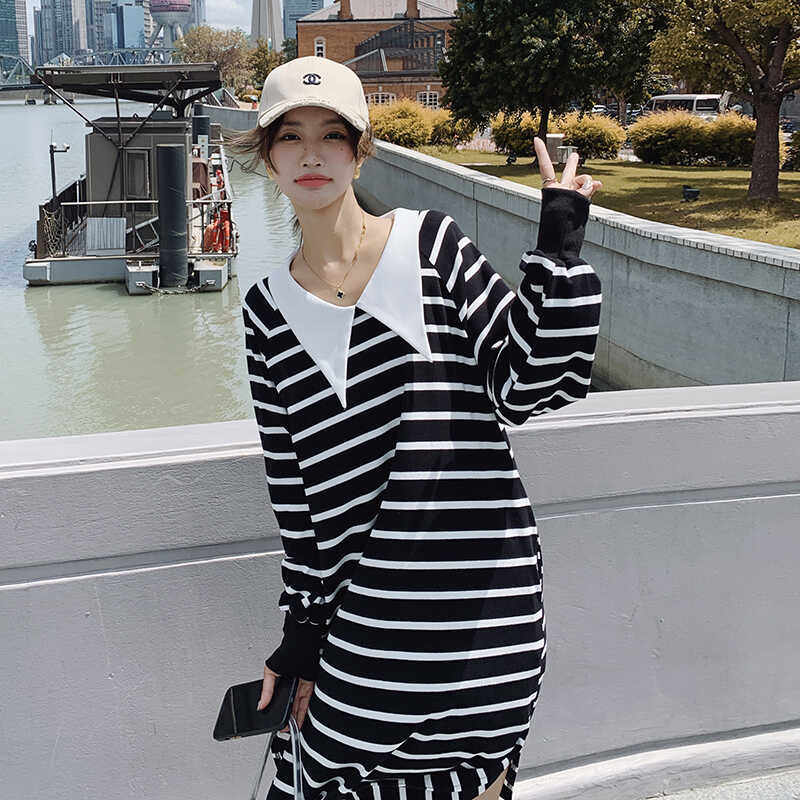 黑白拼色条纹设计感连衣裙女2023秋新款韩版学院风休闲宽松卫衣裙，女装连衣裙，浙宝088