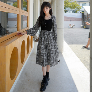 温柔风黑色长袖碎花连衣裙女春秋2025新款女装气质收腰别致长裙冬图片
