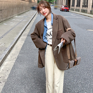 M007P135K218  2022冬装新款羊羔毛毛呢外套女图片