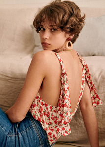 【现货】法式的夏天度假风小众蝴蝶结系带舒适碎花V领吊带上衣