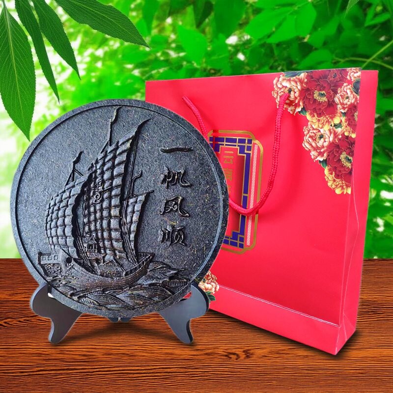 一帆风顺普洱茶生茶摆件工艺茶礼品茶雕居家装饰创意茶饼送手提袋