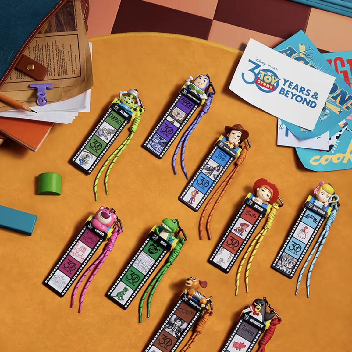 名创优品迪士尼30th复刻时光盲盒