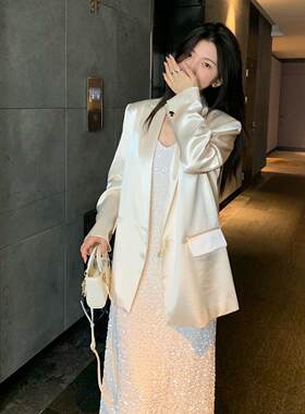 女神范气质名媛设计款西服