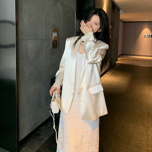 女神范气质名媛设计款西服