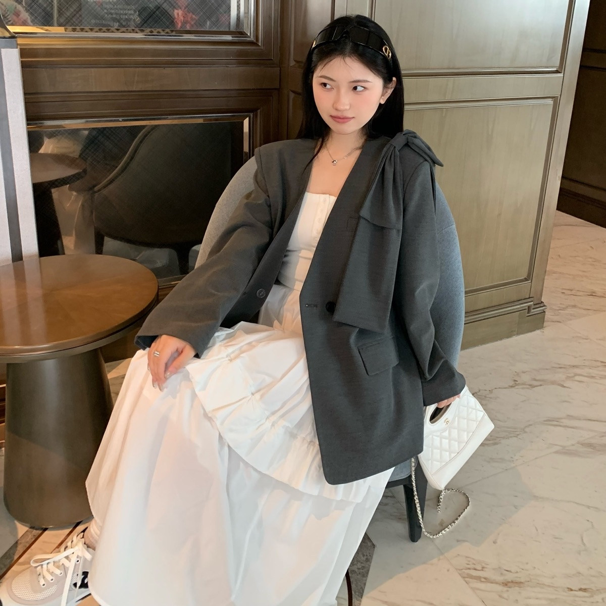 可拆卸蝴蝶结灰色西装女