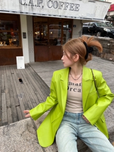 春季新款帅气炸街休闲高级感莱姆绿pu皮西装女设计感宽松韩版皮衣