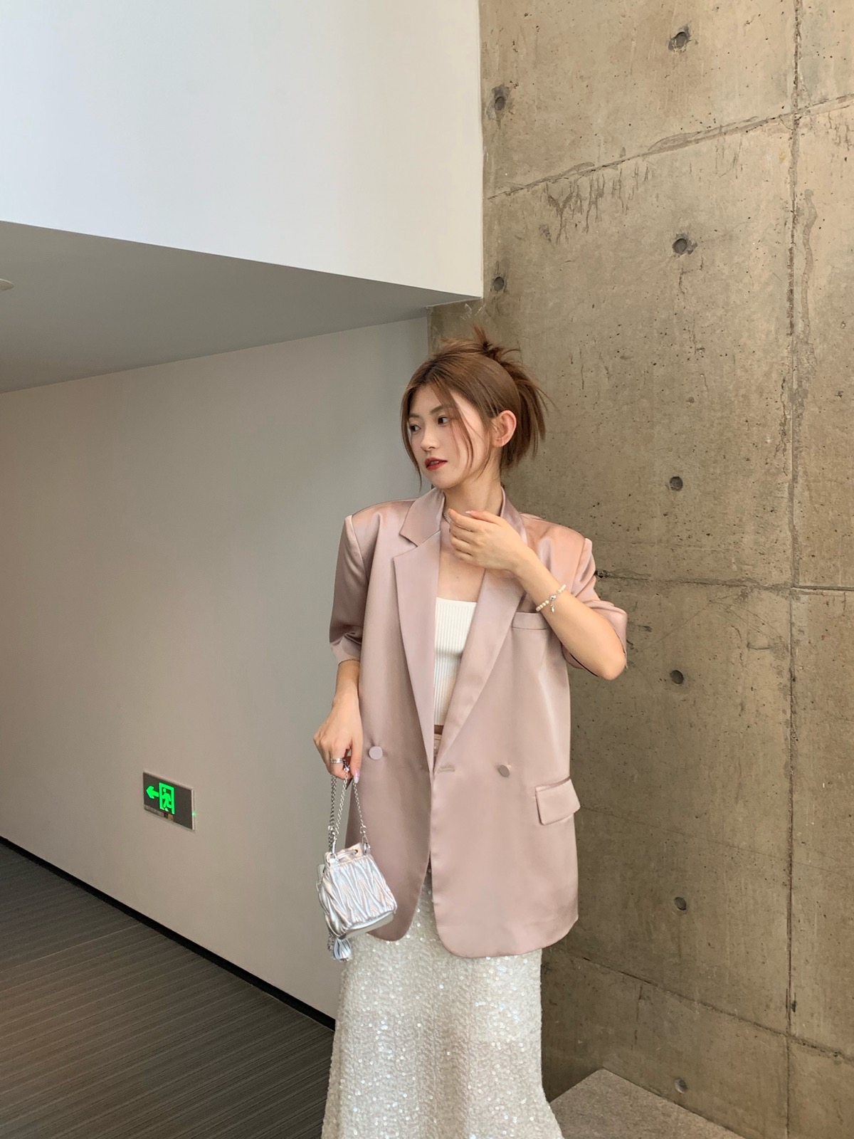 香槟色高级感缎面短袖西装