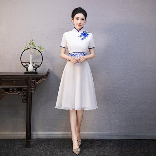 青花瓷大合唱团演出服女短裙2026新款走秀旗袍主持人朗诵表演礼服