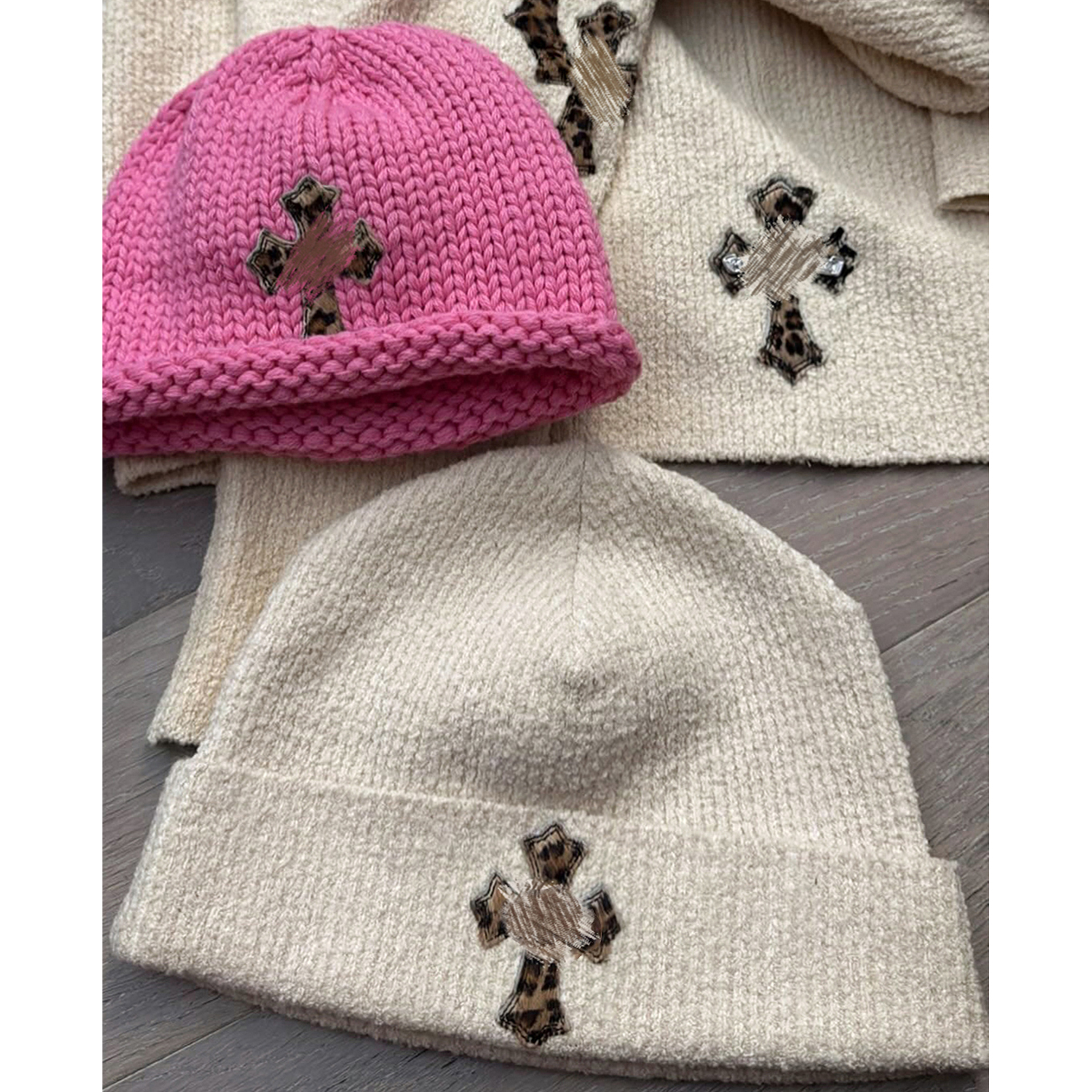 (现货)自主925银拼皮豹纹十字马毛绒针织冷帽女辣妹吴宣仪Jennie