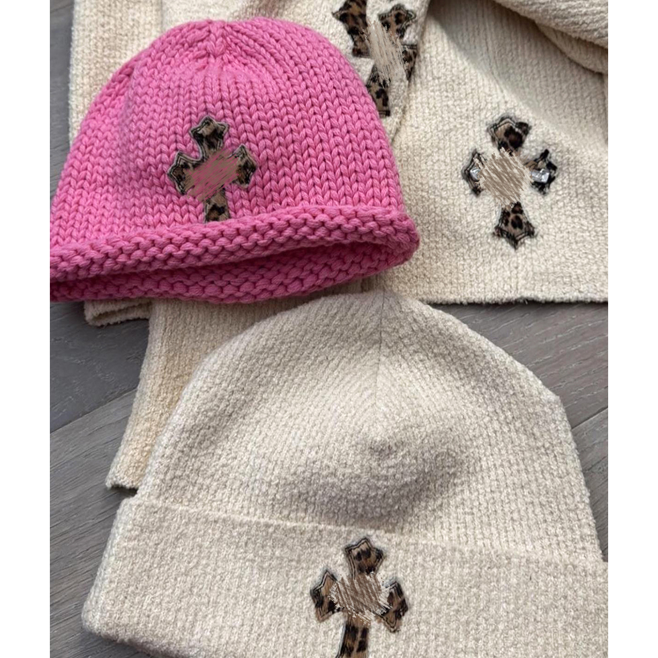 (现货)自主925银拼皮豹纹十字马毛绒针织冷帽女辣妹吴宣仪Jennie