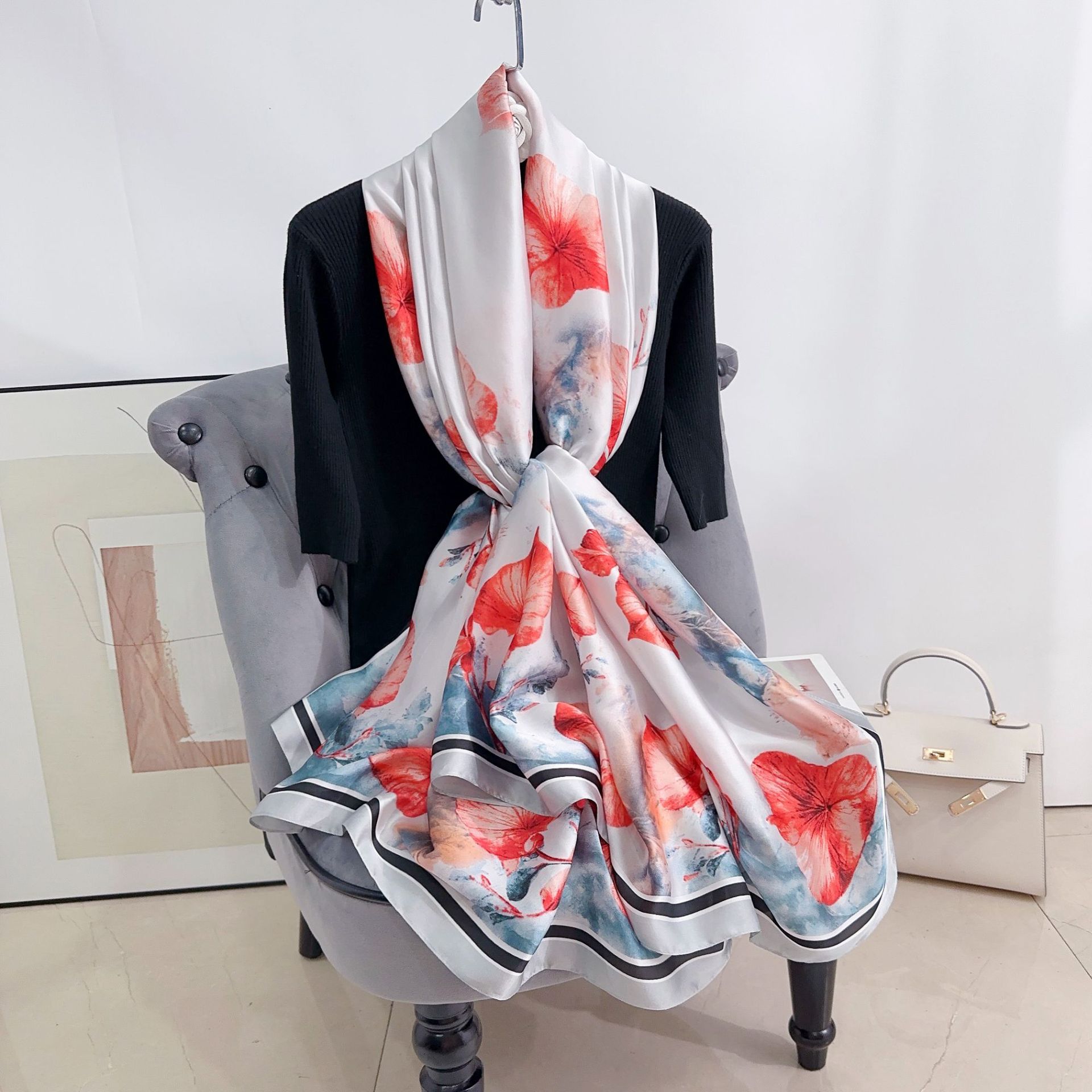 新款大花丝巾高级感仿真丝送长辈礼物百搭春秋款防晒装饰