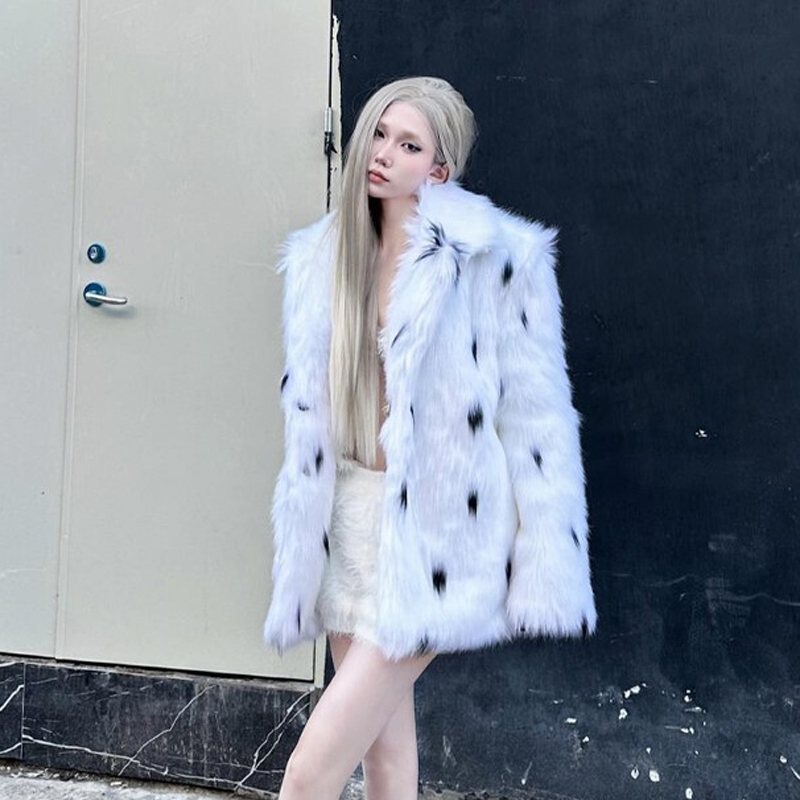 超好看~fanss新品辣妹白色皮草女