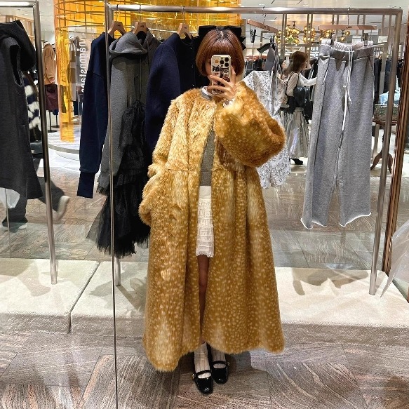 超美的~fanss新品鹿纹皮草大衣。