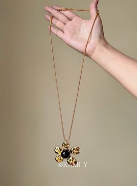 复古金色五瓣花朵吊坠项链高级感