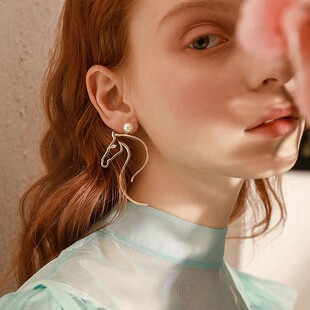 欧美风夸张设计马头仿珍珠吊坠耳钉小众时尚马年生肖独特耳饰耳环