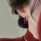 一款 两戴酒红色水滴耳钉轻奢高级感气质喜庆2025本命年耳饰新中式