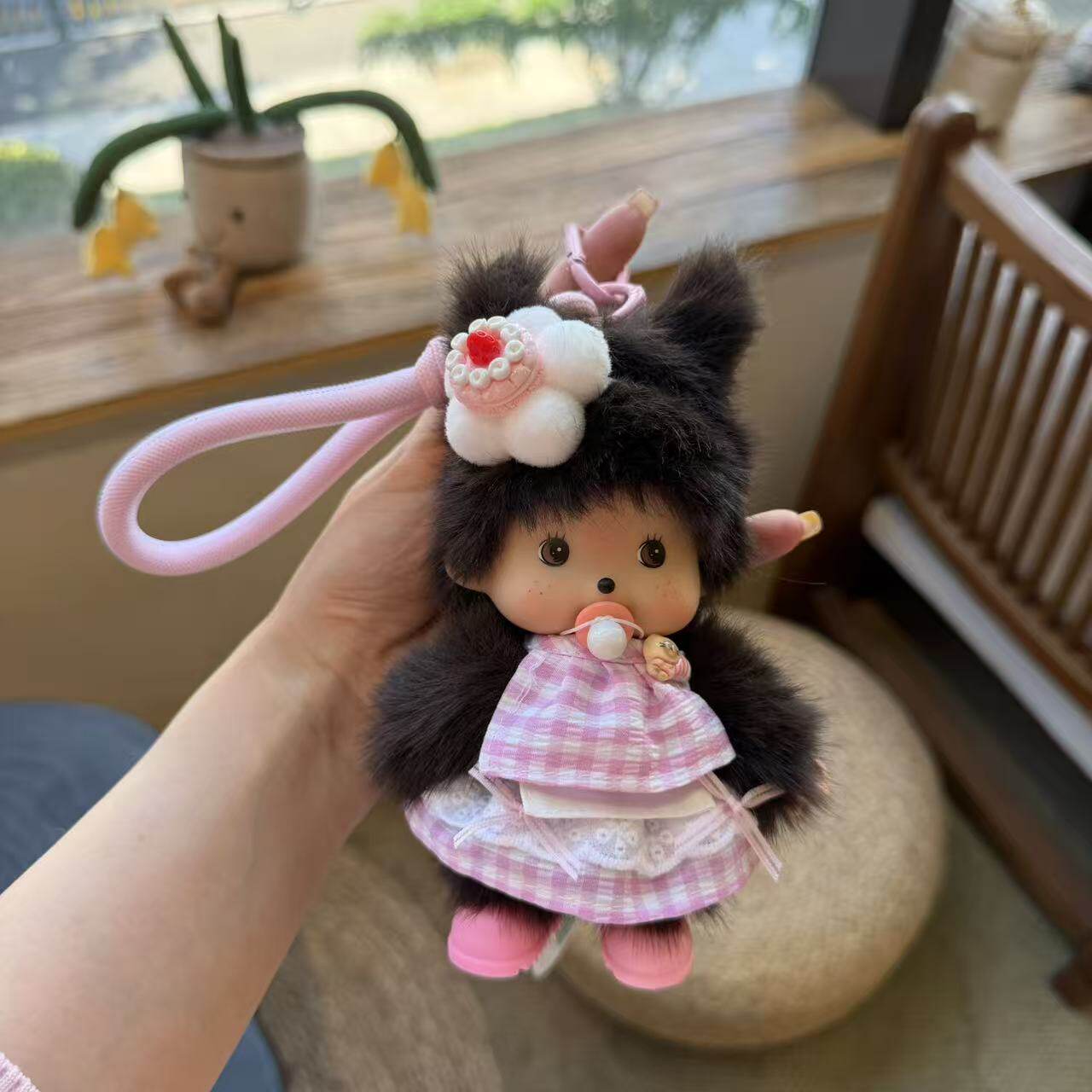 正版蒙奇奇毛公仔挂件送女友闺蜜