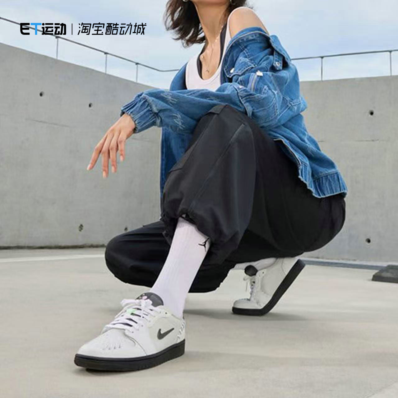 女士回弹透气轻质休闲板鞋