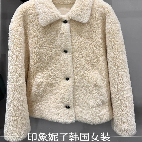 韩系羊羔毛翻领短款外套