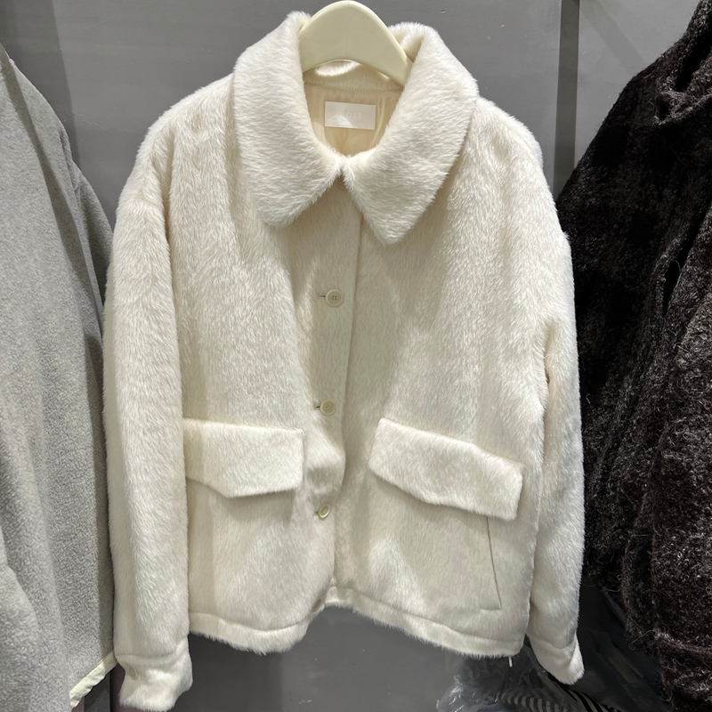 休闲风羊羔毛短外套女翻领纽扣宽松百搭毛绒外套