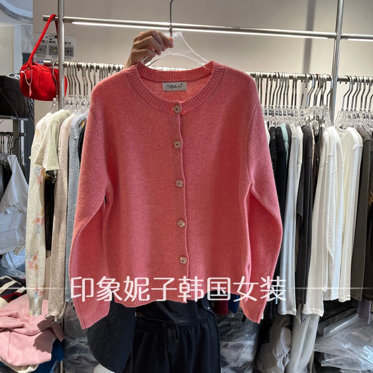 欧洲站 2026 秋季新款西瓜粉圆领单排扣短款针织开衫女