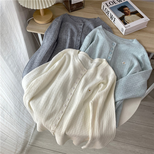 SA小树2026春季薄刺绣花朵针织开衫女长袖圆领绞花毛衣短外套潮