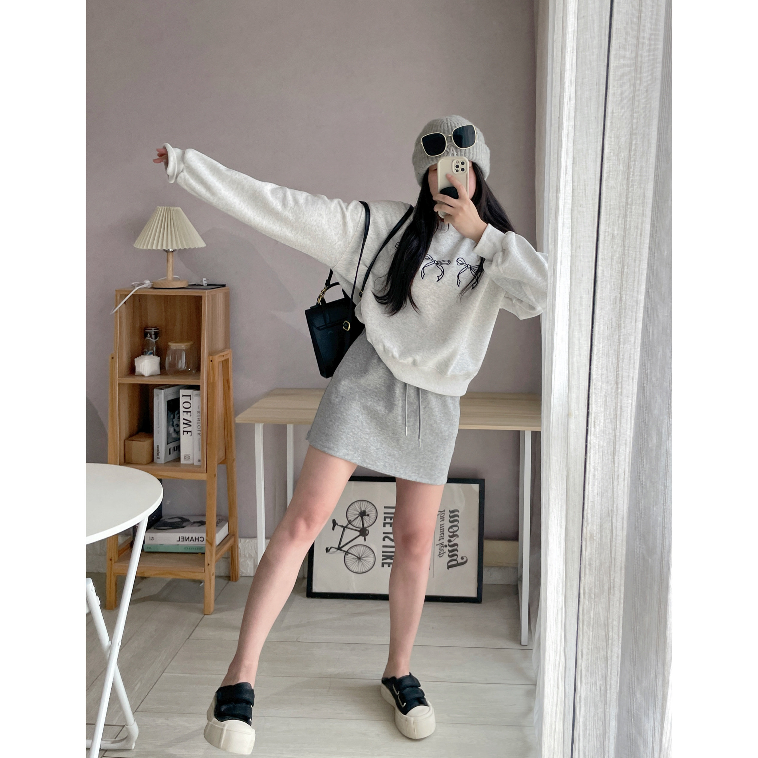 SA小树2025秋短款少女情节结印花刺绣卫衣女宽松百搭套头慵懒上衣