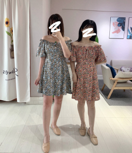 小树家自制夏碎花一字肩复古单排扣高腰显瘦连衣裙