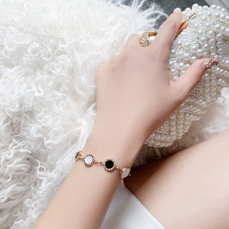 18a韩版简约个性时尚黑白贝母玫瑰金钛钢手链 网红手串手镯百搭