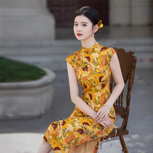 送考向阳而生黄色长款旗袍礼服裙