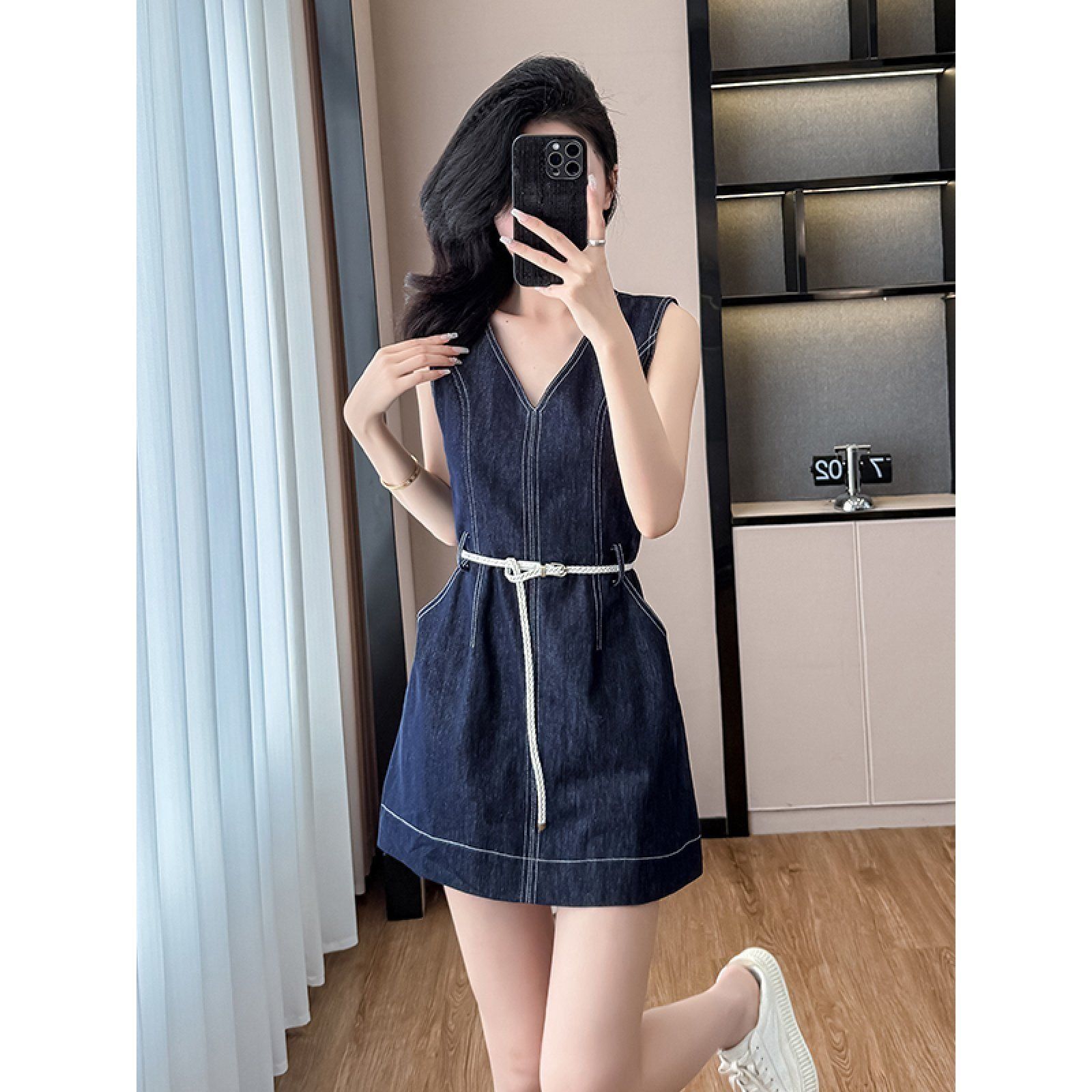 高级感复古韩系V领无袖背心裙夏季新款小个子收腰显瘦牛仔连衣裙