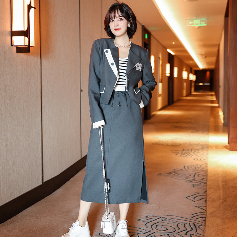 MIUCO胖妹妹撞色拼接风衣翻领短外套+抽绳收腰修身一步裙套装女秋