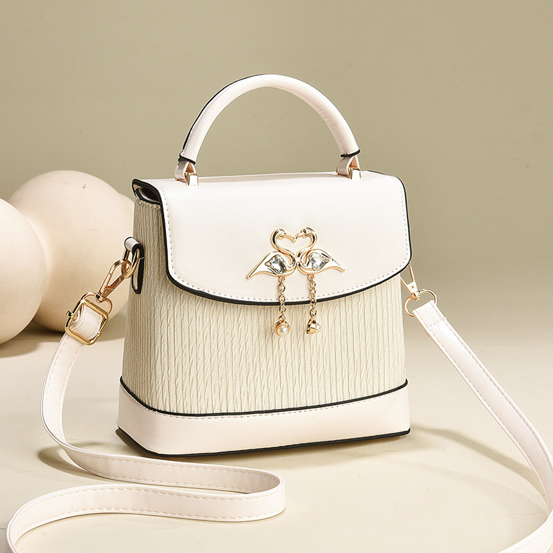 秋冬洋派斜挎包迷你小包包装手机包学生百搭粉色女包高颜值包包