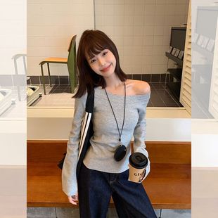 显瘦纯欲辣妹灰色上衣打底衫 女秋冬修身 设计感 针织衫 斜肩露肩长袖