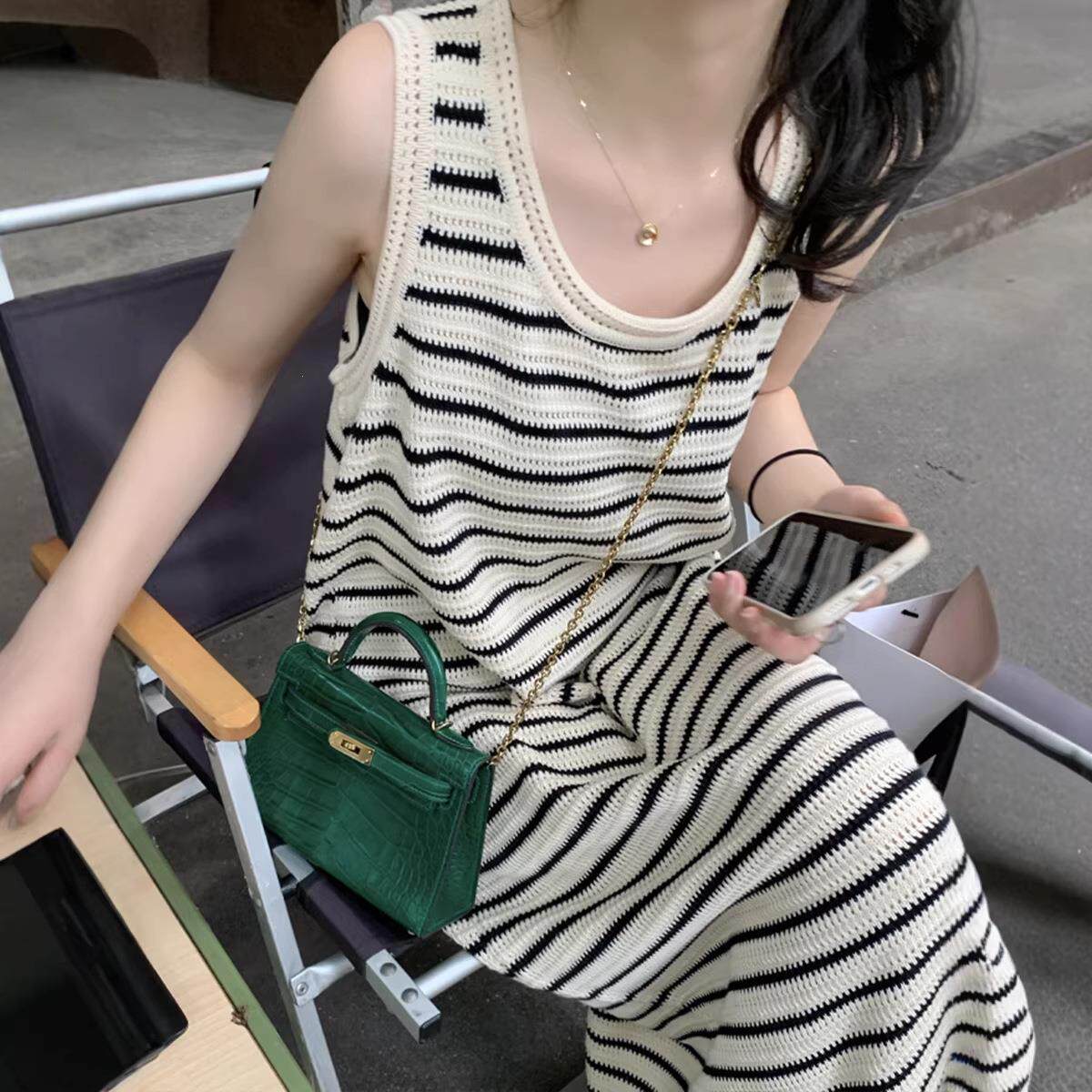 2026年夏季新品显瘦百搭无袖条纹针织连衣裙女宽松长裙开叉圆领