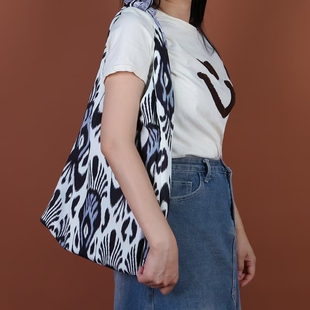 新疆艾德莱斯纹样包包民族风礼物大容量布包礼物旅游纪念品文创