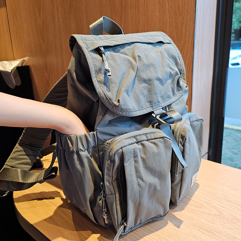 全是口袋~超轻~通勤日背双肩背包