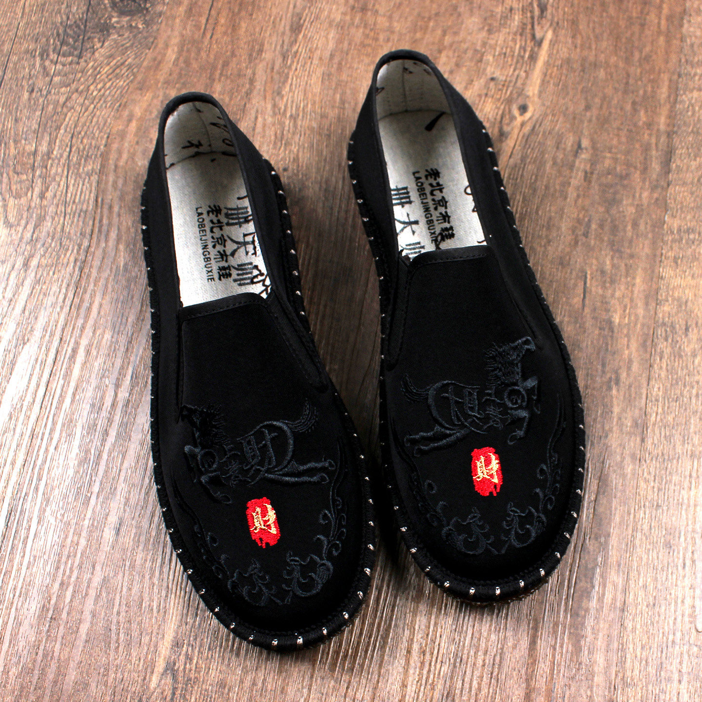 2026春季马年新款老北京布鞋男高档刺绣一脚蹬软底透气耐磨牛筋底,流行男鞋,布鞋,淘宝优惠券,粉丝福利购,淘宝优惠卷