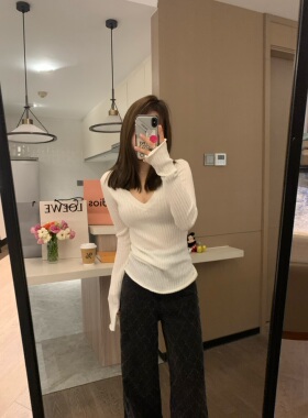 VASSE 清冷气质纸片人针织 显瘦V领坑条设计感长袖打底衫百搭上衣