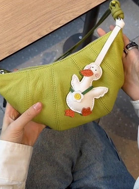 小众高级感单肩斜挎可颂牛角包