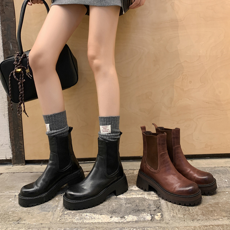 简约洋气通勤水洗头层牛皮烟筒靴2025冬厚底粗高跟真皮套筒短靴女