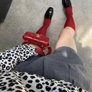 酒红安可雷穿搭羊毛袜纯色坑条显瘦miu风小腿袜 被红色硬控60秒