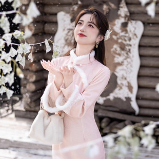 贝之韵绝美2025新款冬季加厚年轻少女高端新中式粉色改良旗袍女