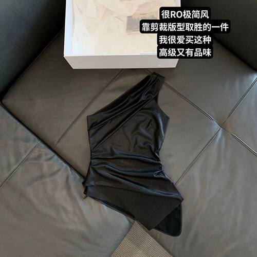 【高级感解构】黑色弹力皮性感斜肩显瘦不规则上衣女