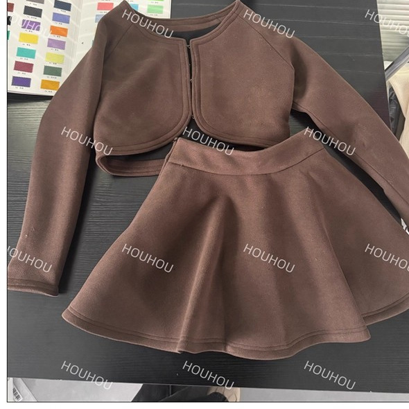 巧克力呢短外套收腰蓬蓬半裙套装