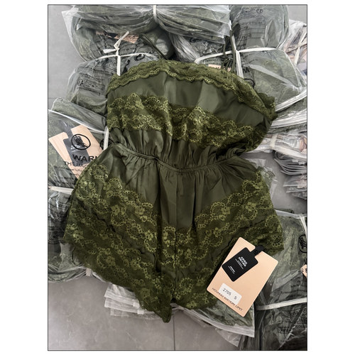 橄榄绿机织手工贴片蕾丝连身女
