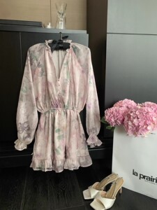 【夏日甜梦】温柔碎花绑带灯笼长袖V领荷叶边飘带连衣裙女