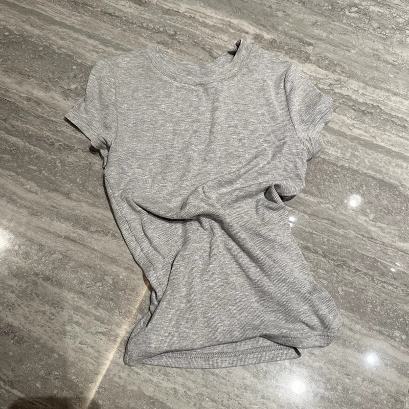 紧身显xiong短袖上衣